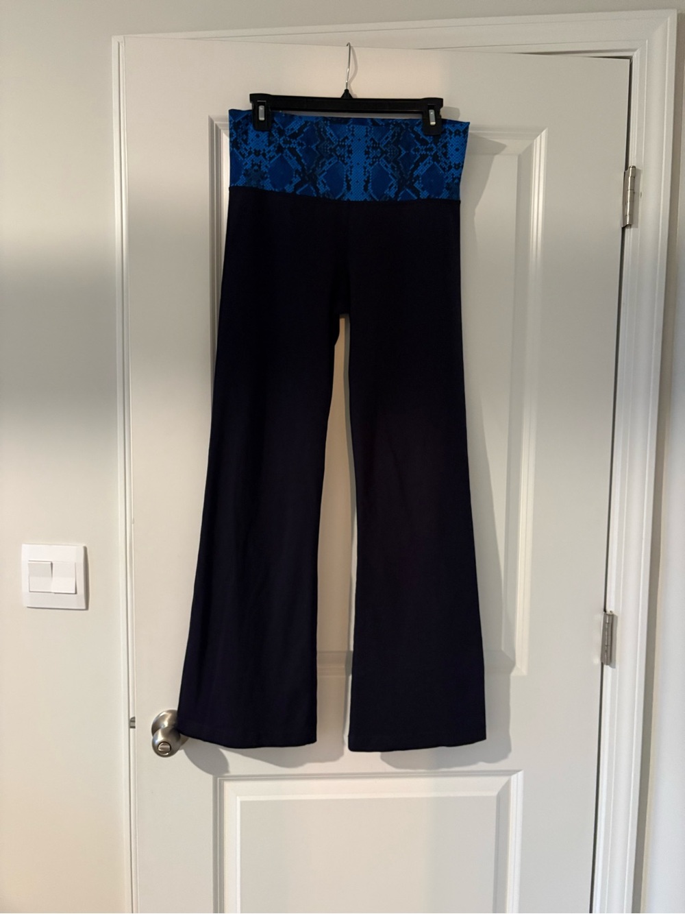 lululemon Groove Leggings Navy Pants with Sapphire Blue Snake-Print Waistband 10 - Picture 6 of 7